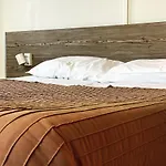 Le Midi Clermont-cournon Отель 2*