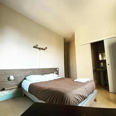 Hotel Le Midi Clermont-cournon 2*