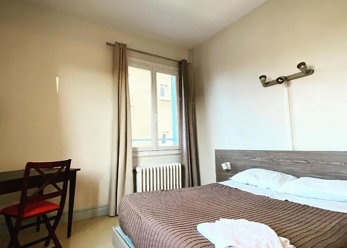 Le Midi Clermont-cournon 2* Cournon-d'Auvergne