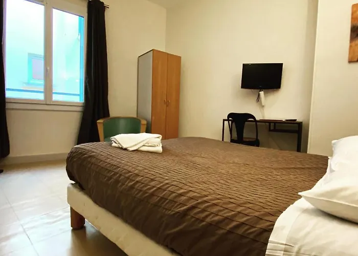 Le Midi Clermont-cournon Hotel 2*